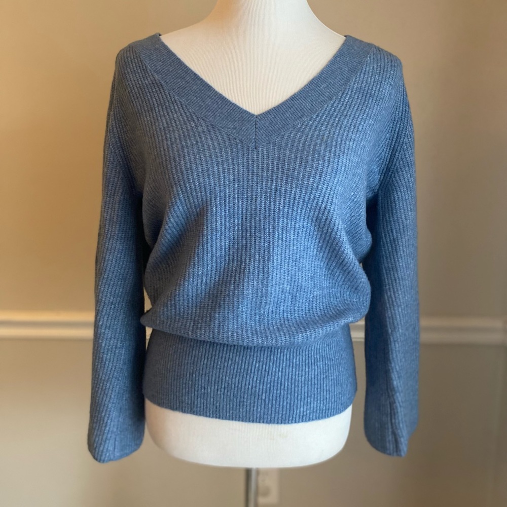 White House Black Market ribbed soft v-neck sweater wool blend med wide sleeve